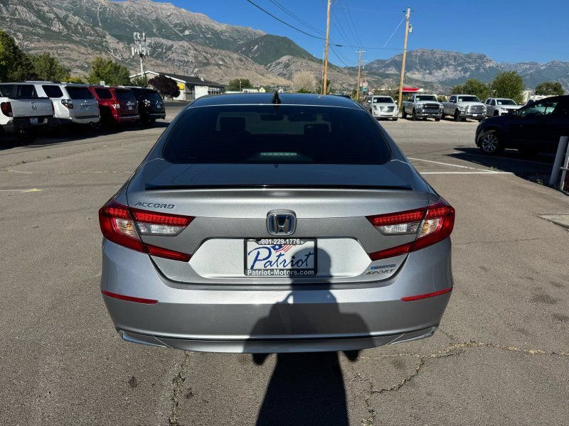 Used 2022 Honda Accord Sport image 4