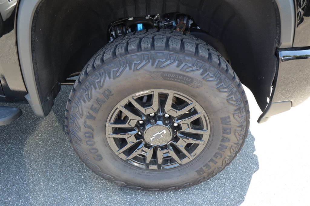 Used 2024 Chevrolet Silverado 2500 ZR2 w/ Technology Package AWD/4WD image 15
