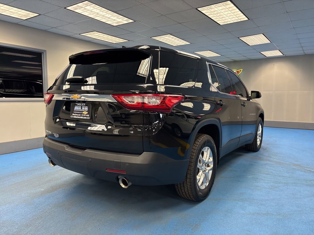 Used 2021 Chevrolet Traverse LS image 2