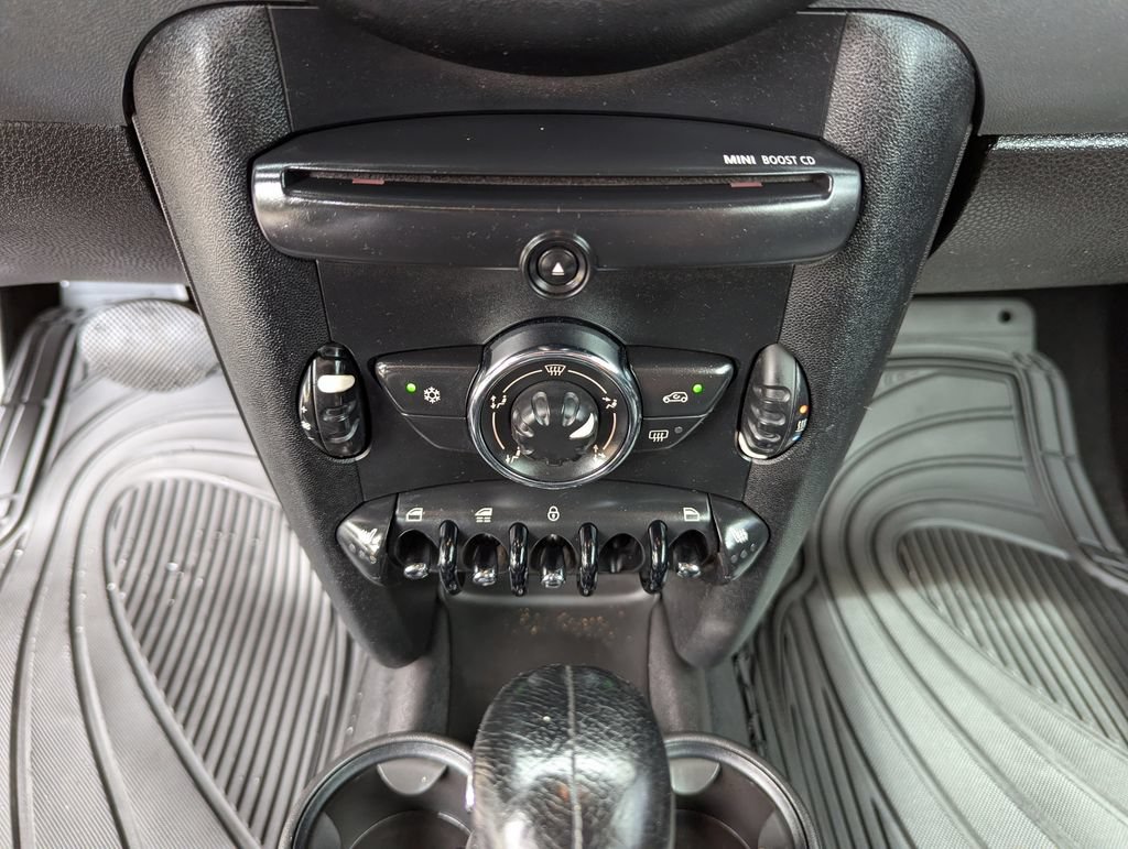 Used 2011 MINI Cooper Convertible FWD image 21