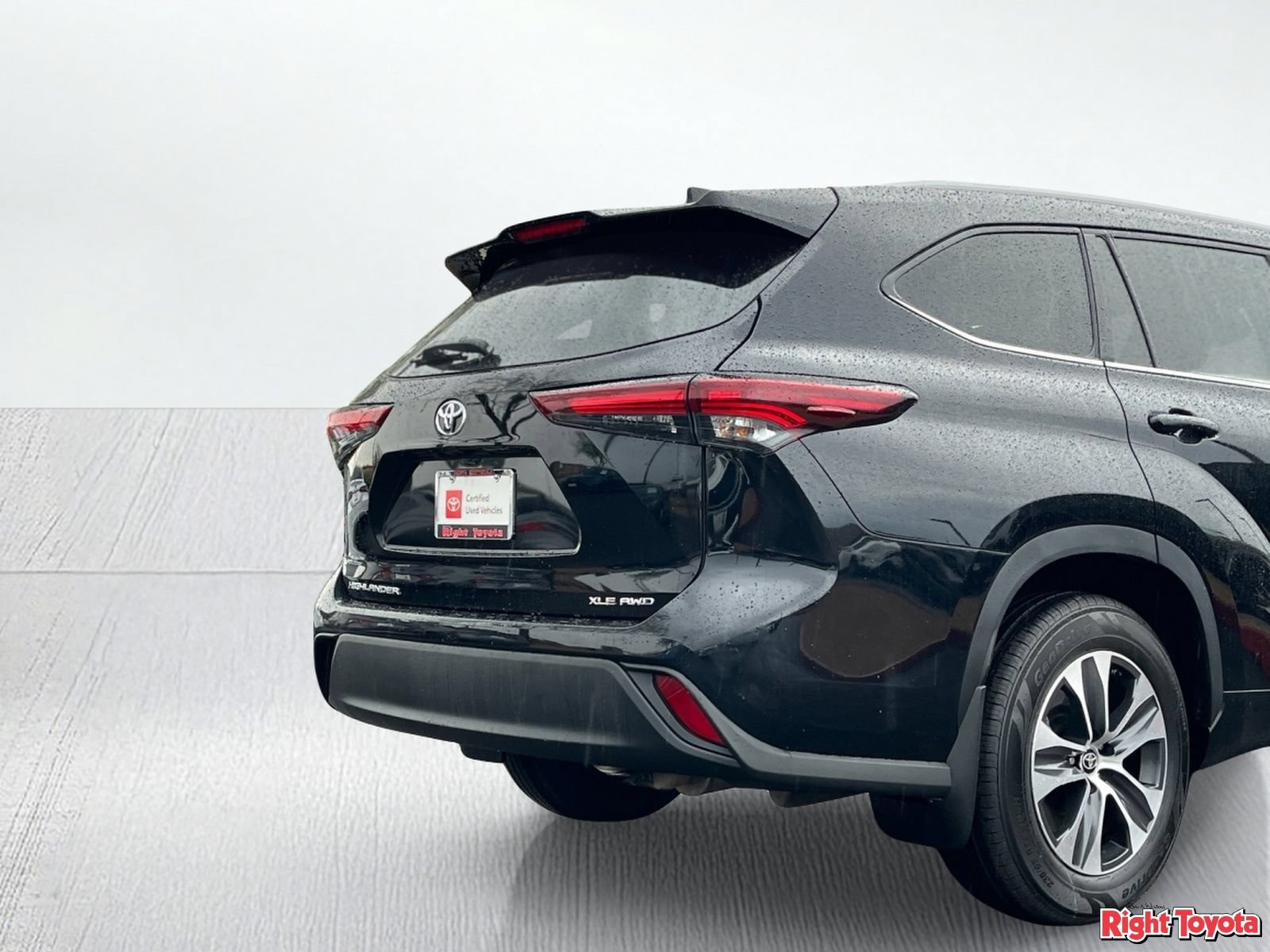 Certified 2024 Toyota Highlander XLE AWD/4WD image 12