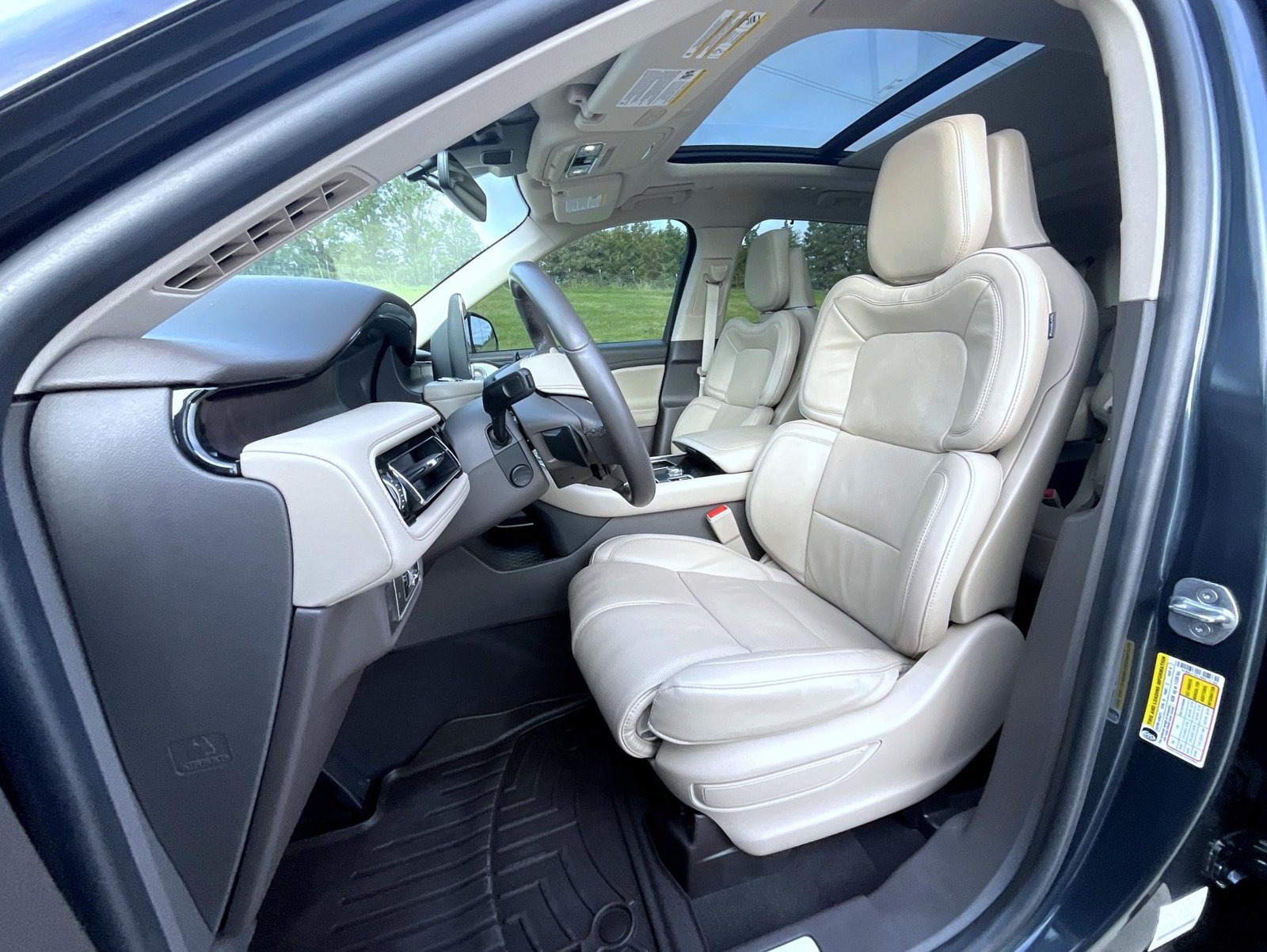 Certified 2022 Lincoln Aviator Reserve w/ Equipment Group 201A AWD/4WD image 11