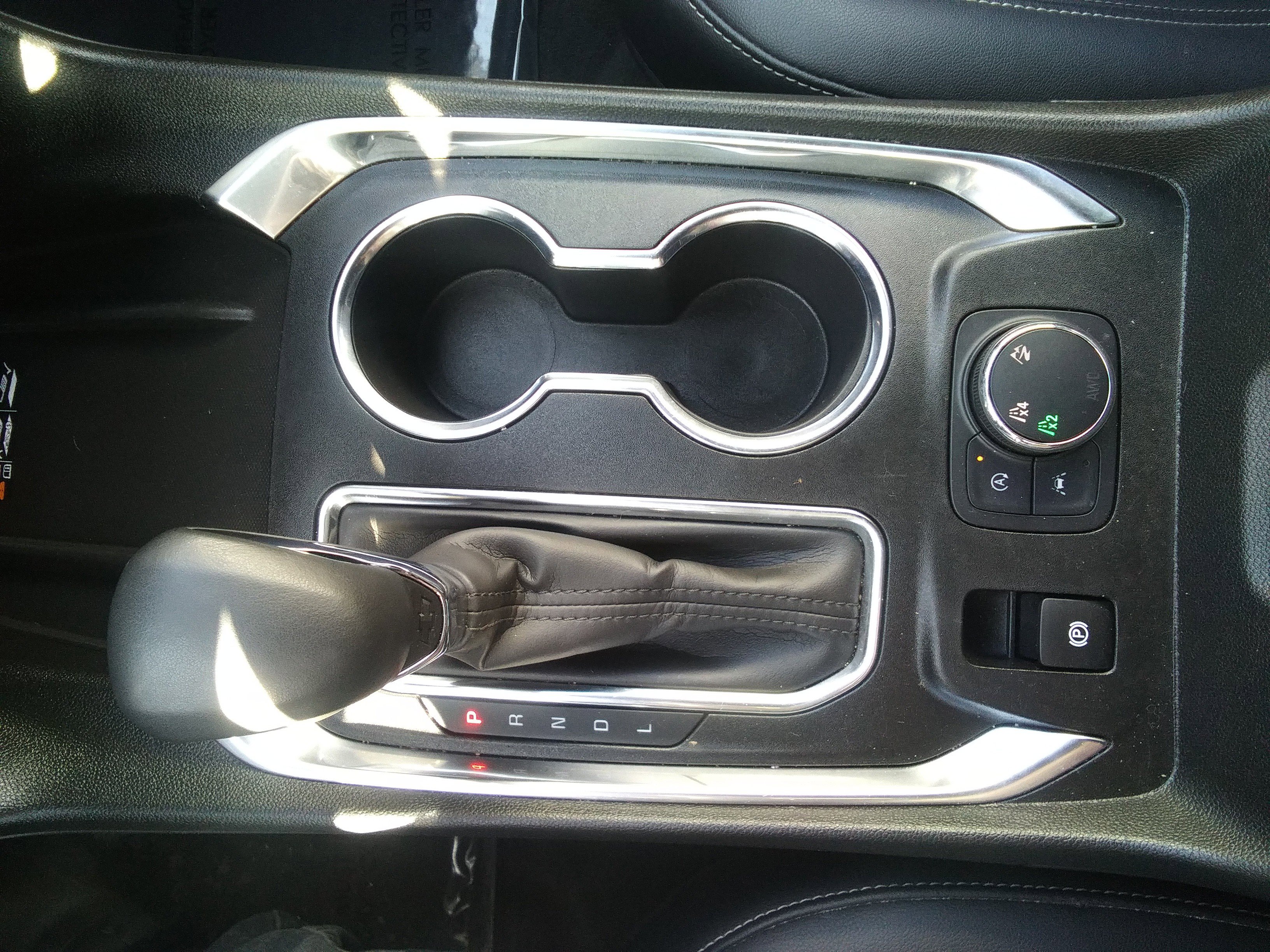 Used 2023 Chevrolet Traverse LT image 19