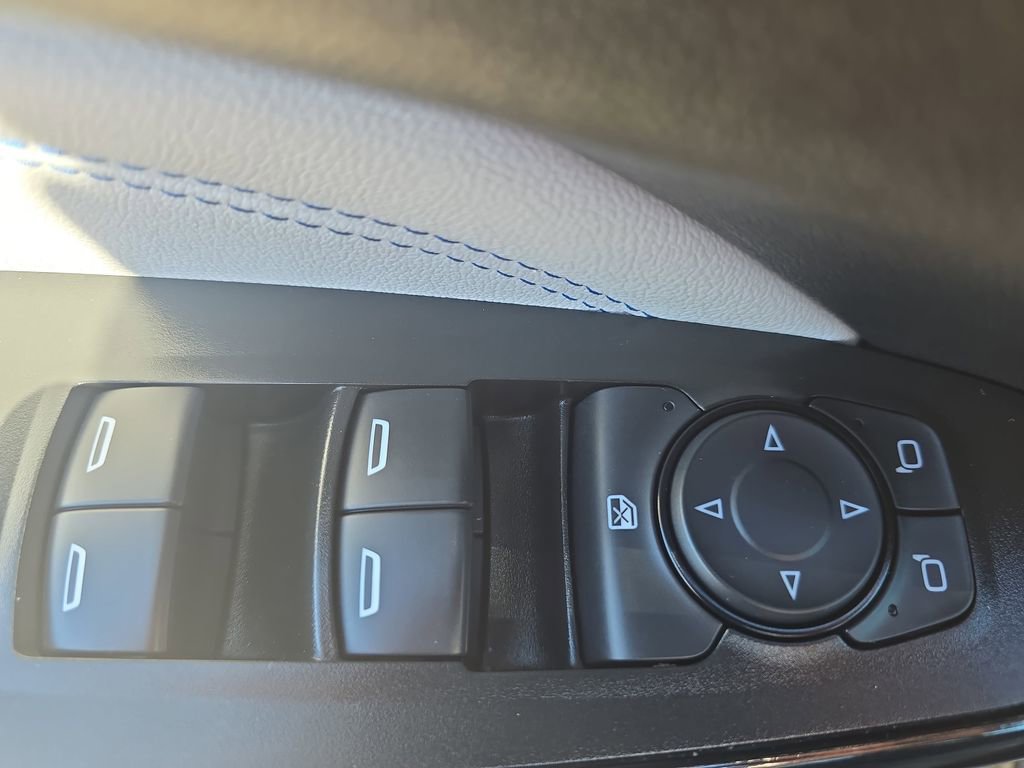 Used 2025 Chevrolet Trax LT w/ LT Convenience Package image 28