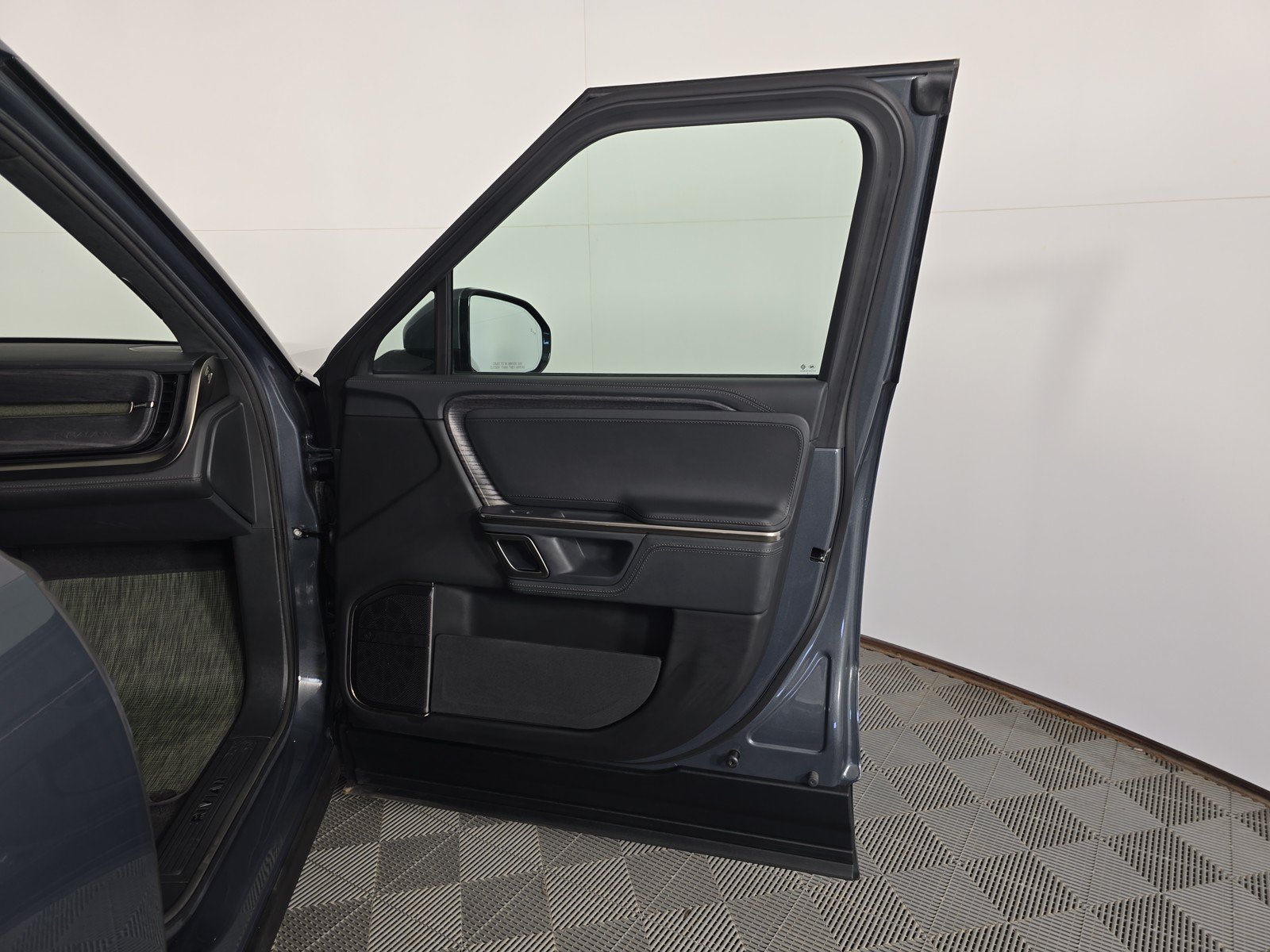 Used 2024 Rivian R1T Adventure AWD/4WD image 18