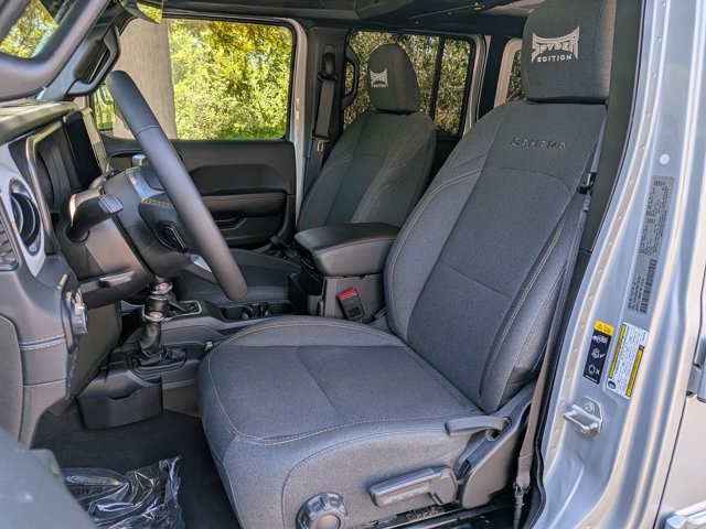 Used 2024 Jeep Wrangler Unlimited Sahara w/ Technology Group AWD/4WD image 16