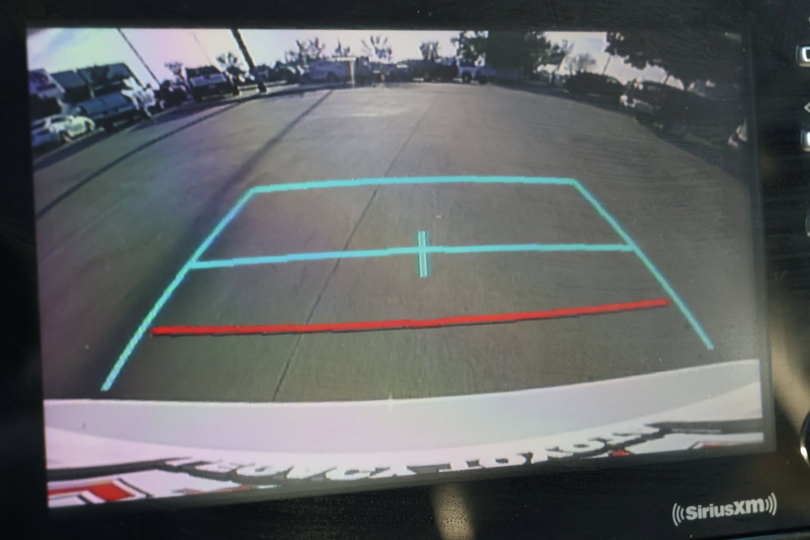 Used 2021 Toyota Camry SE image 3