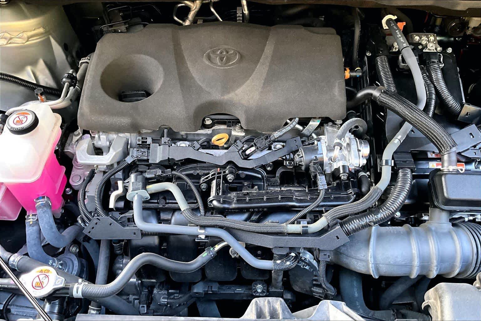 Certified 2023 Toyota Sienna XLE FWD image 33