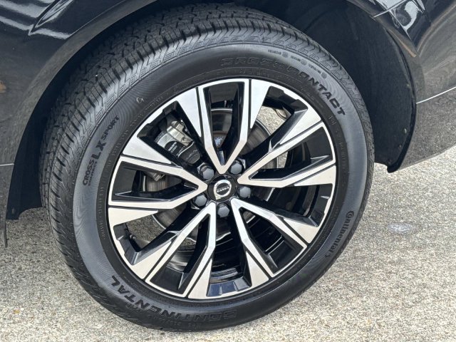 Used 2023 Volvo XC60 B5 Plus FWD image 5