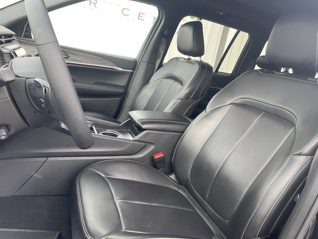 Used 2024 Jeep Grand Cherokee Limited w/ Luxury Tech Group II image 15