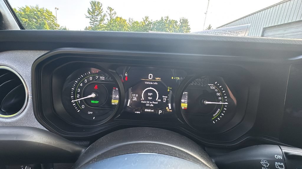 Used 2025 Jeep Wrangler Unlimited Sahara AWD/4WD image 19