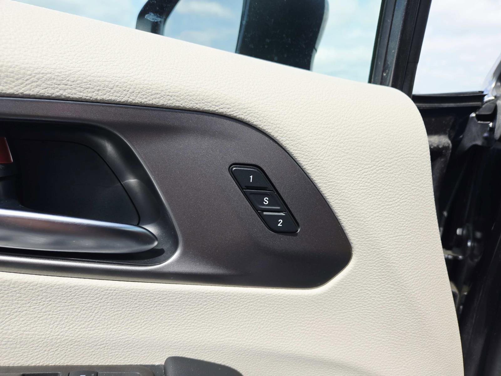 Used 2023 Chrysler Pacifica Touring-L w/ Uconnect Theater Family Group AWD/4WD image 41