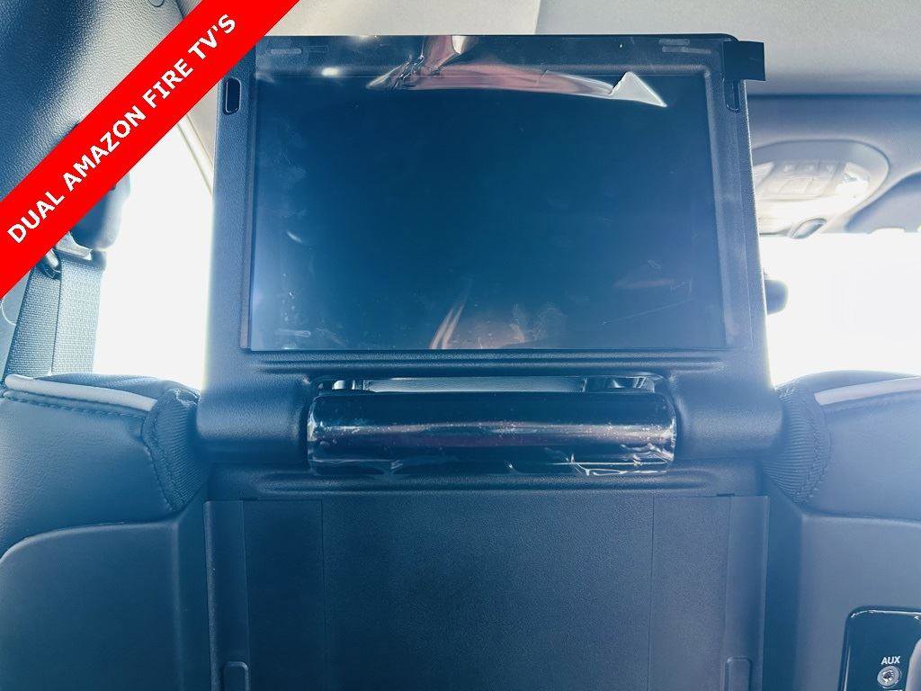 New 2026 Chrysler Pacifica Limited w/ Uconnect Theater Family Group image 35