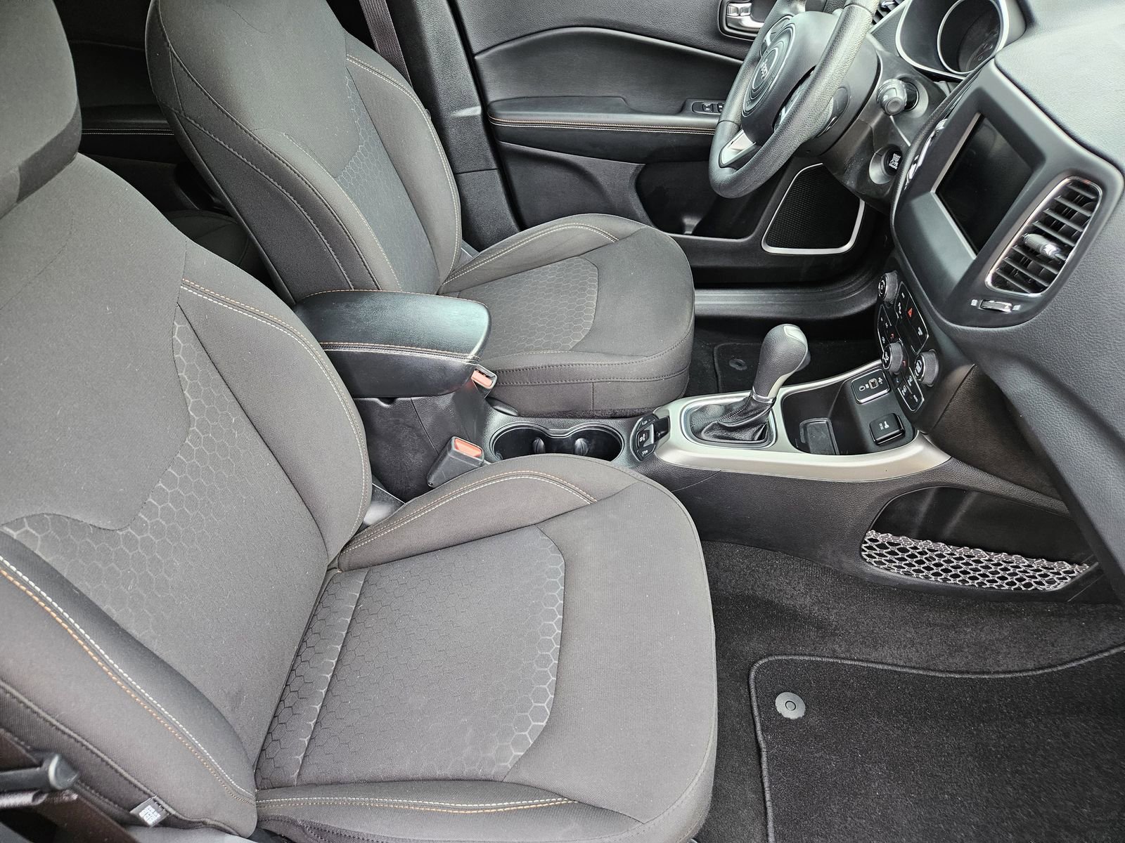 Used 2019 Jeep Compass Sport w/ Tech Group FWD image 18