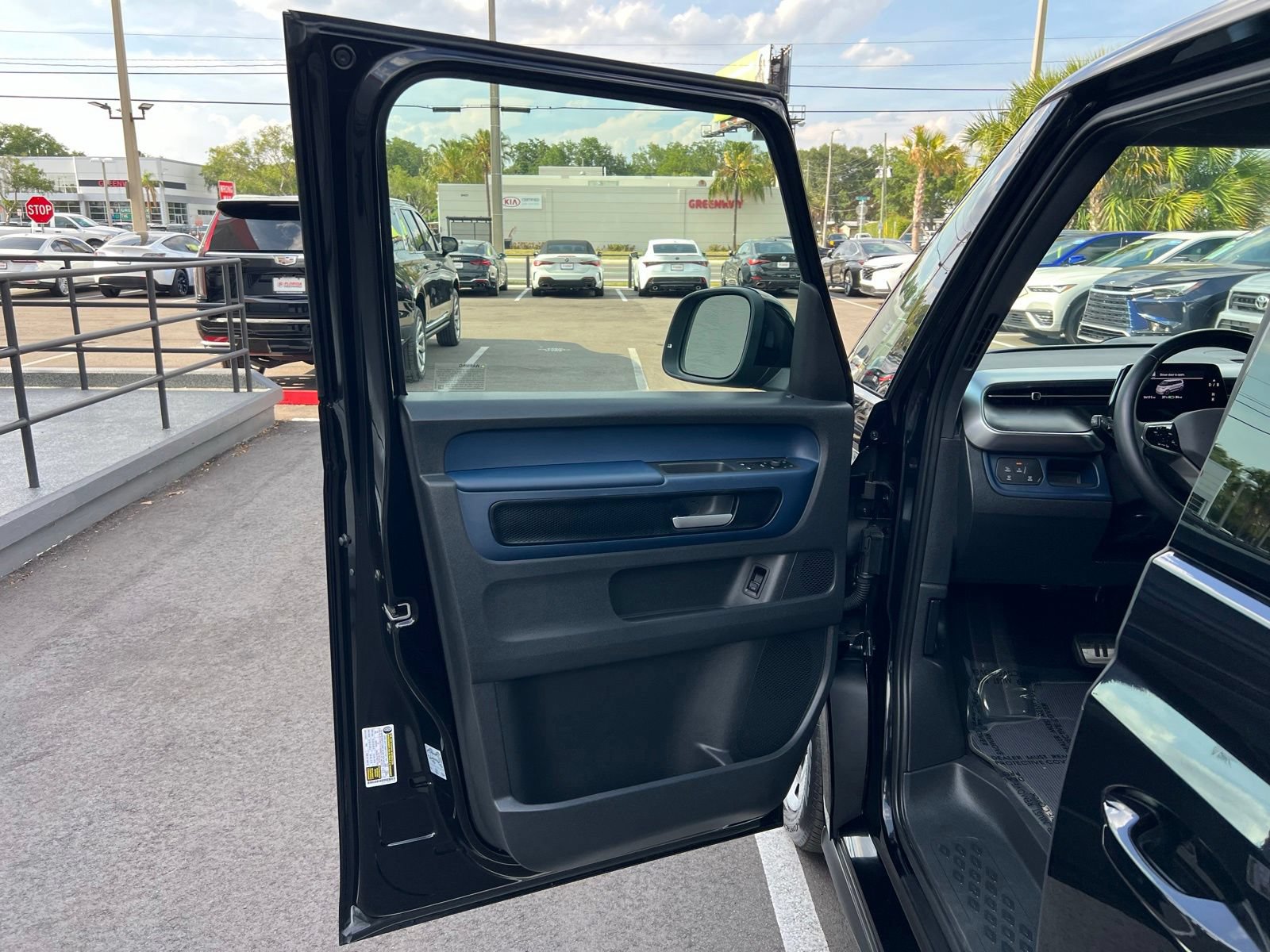 Used 2025 Volkswagen ID. Buzz Pro S RWD image 26
