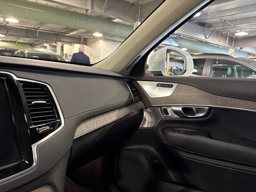 Certified 2024 Volvo XC90 B6 Ultimate w/ Lounge Package AWD/4WD image 19
