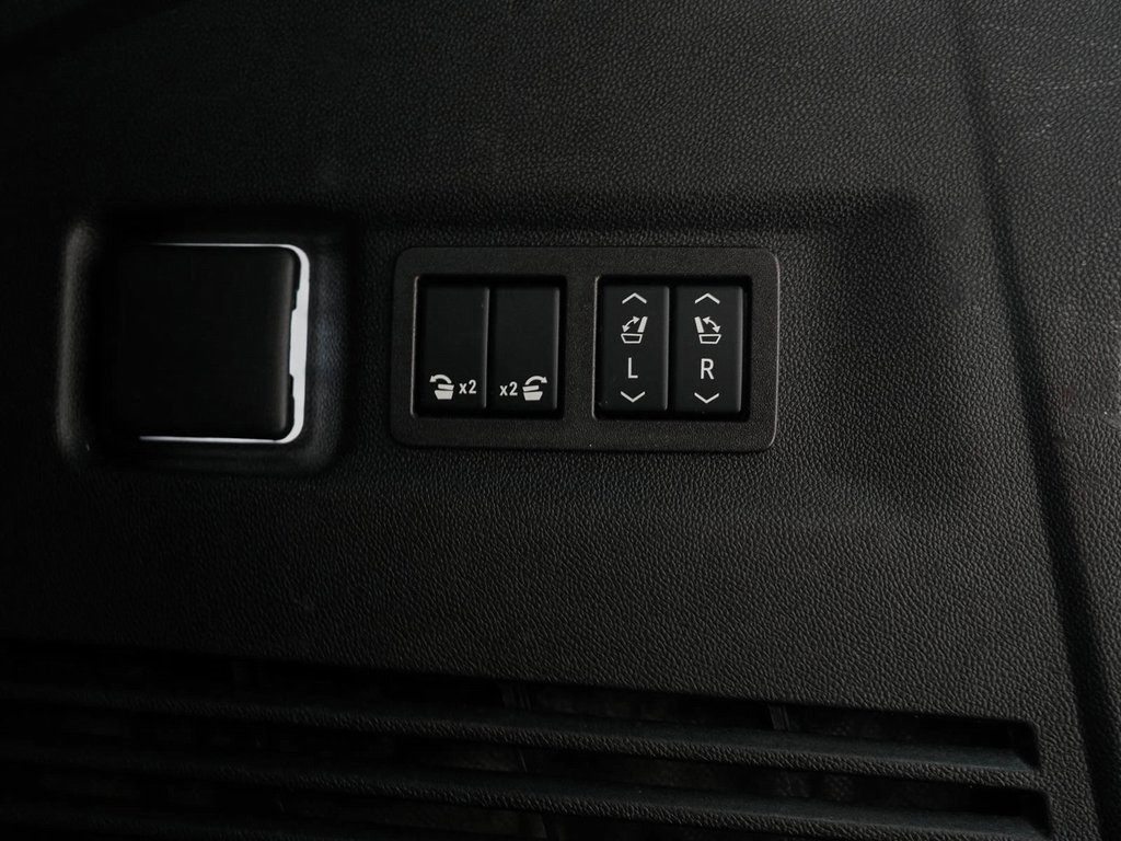 Used 2025 GMC Yukon XL Denali image 44