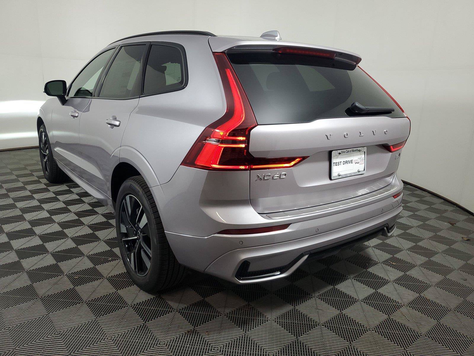 New 2027 Volvo XC60 B5 Core AWD/4WD image 4
