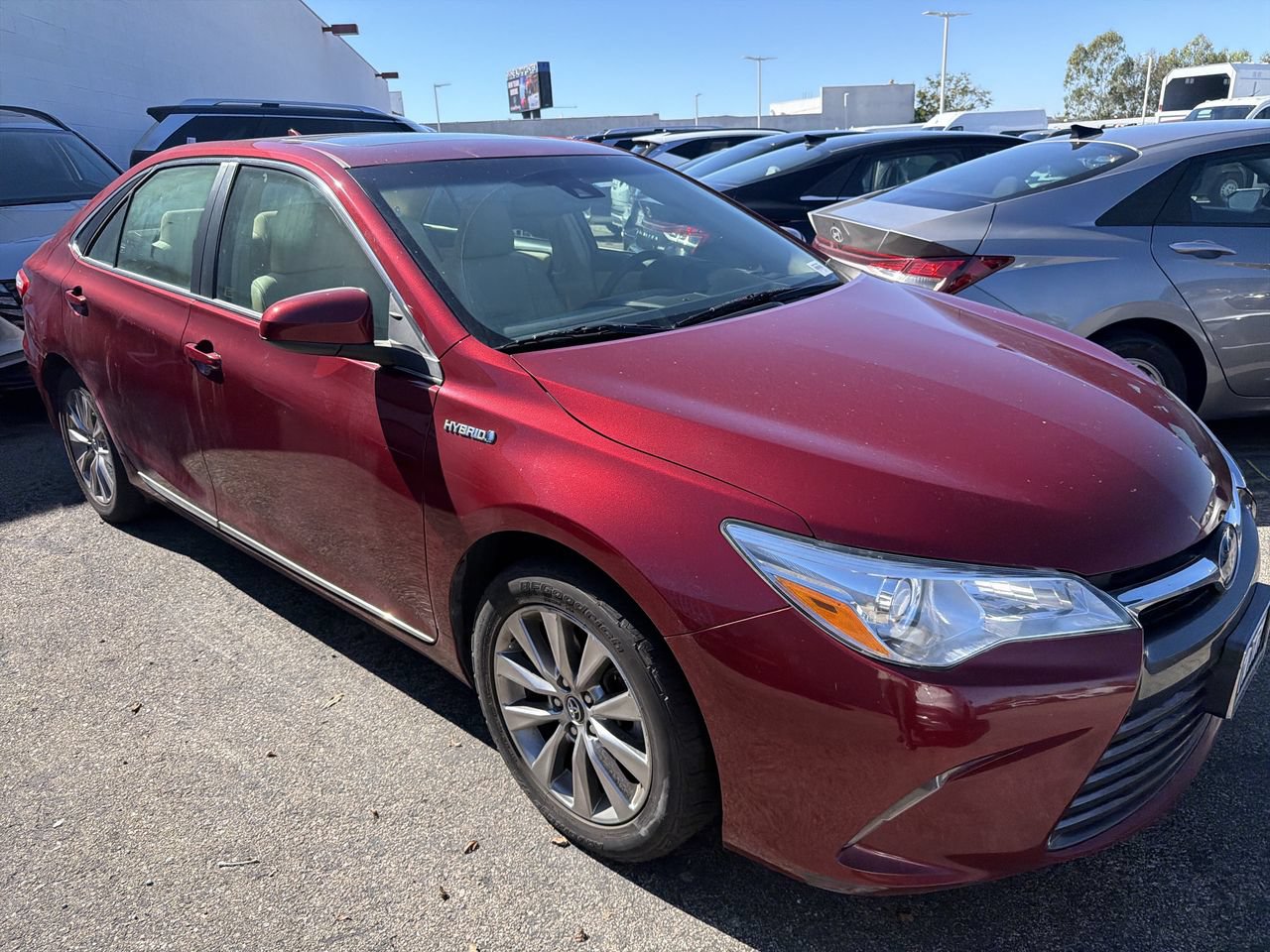 Used 2017 Toyota Camry XLE FWD image 2