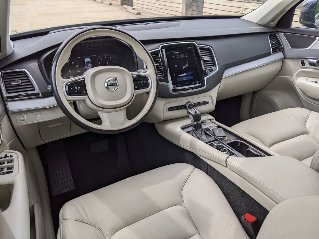 Used 2021 Volvo XC90 T5 Momentum w/ Advanced Package image 12