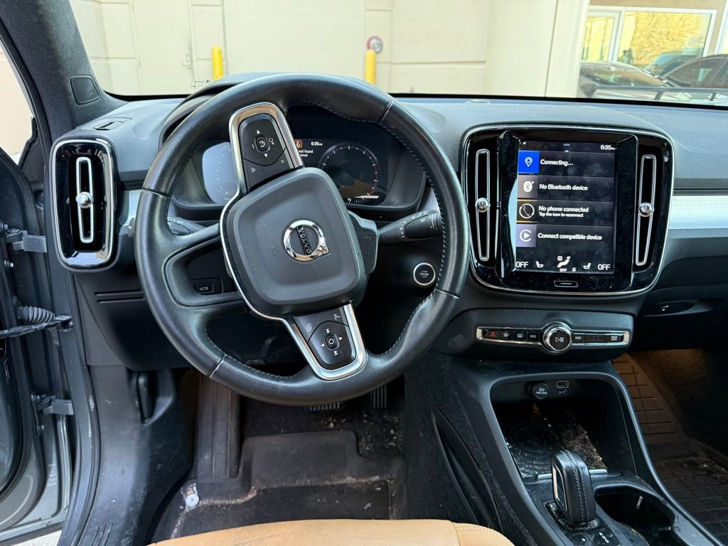 Used 2019 Volvo XC40 T5 Momentum image 11