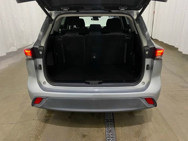 Certified 2020 Toyota Highlander LE image 13