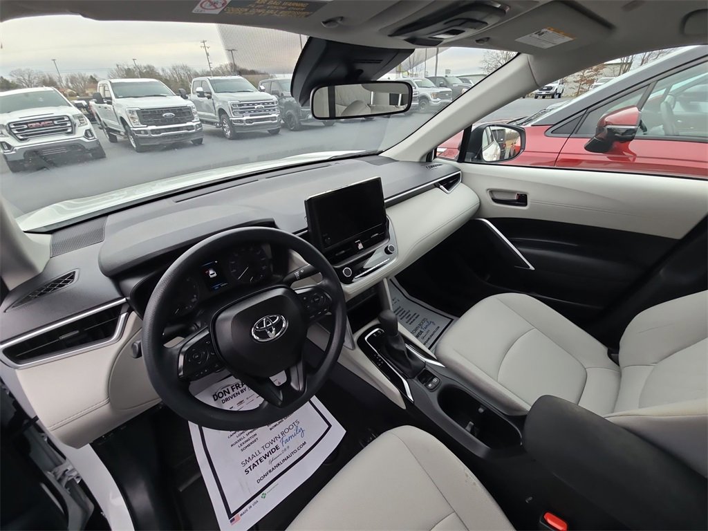 Used 2025 Toyota Corolla Cross L image 11