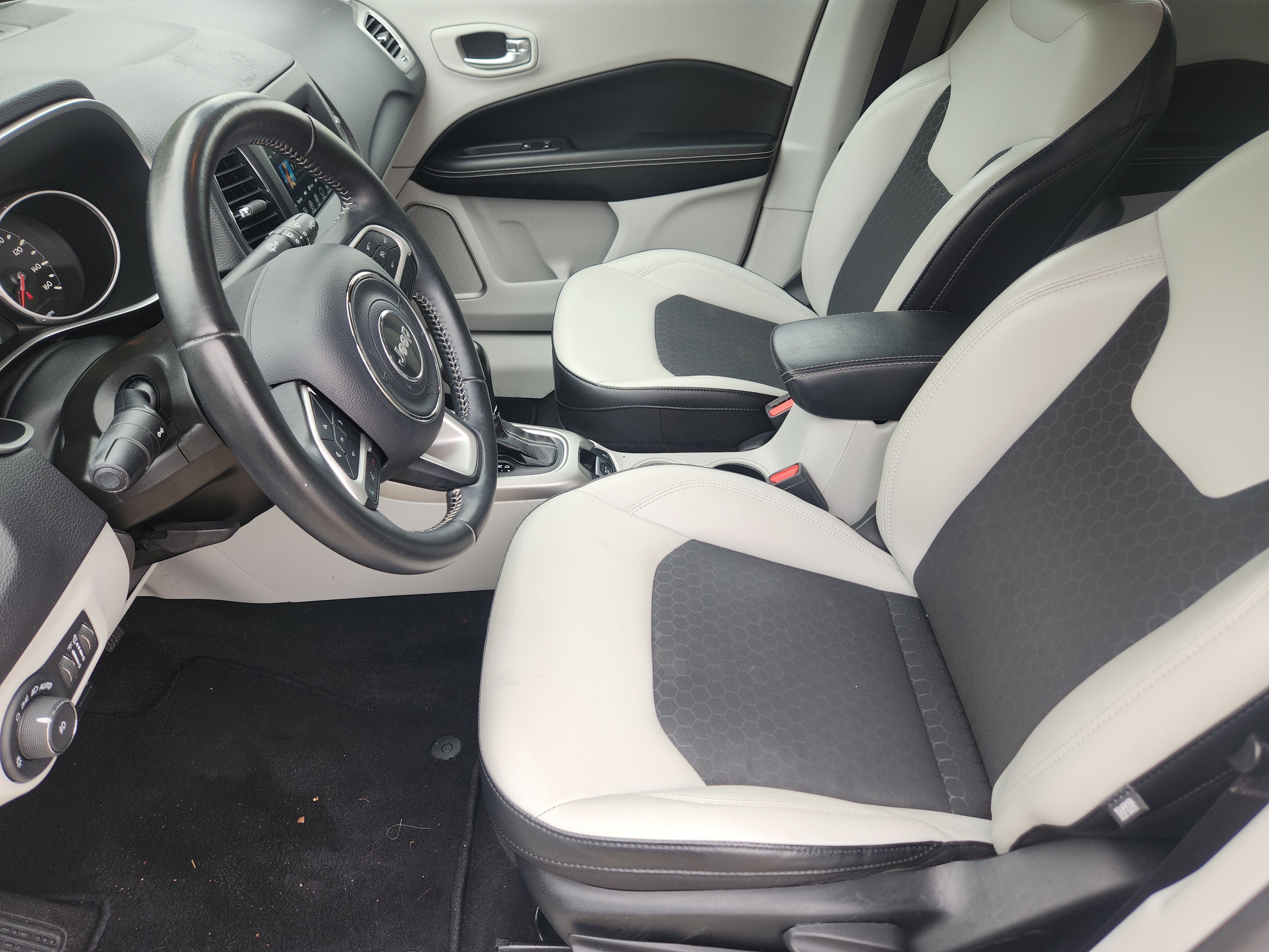 Used 2019 Jeep Compass Latitude FWD image 9