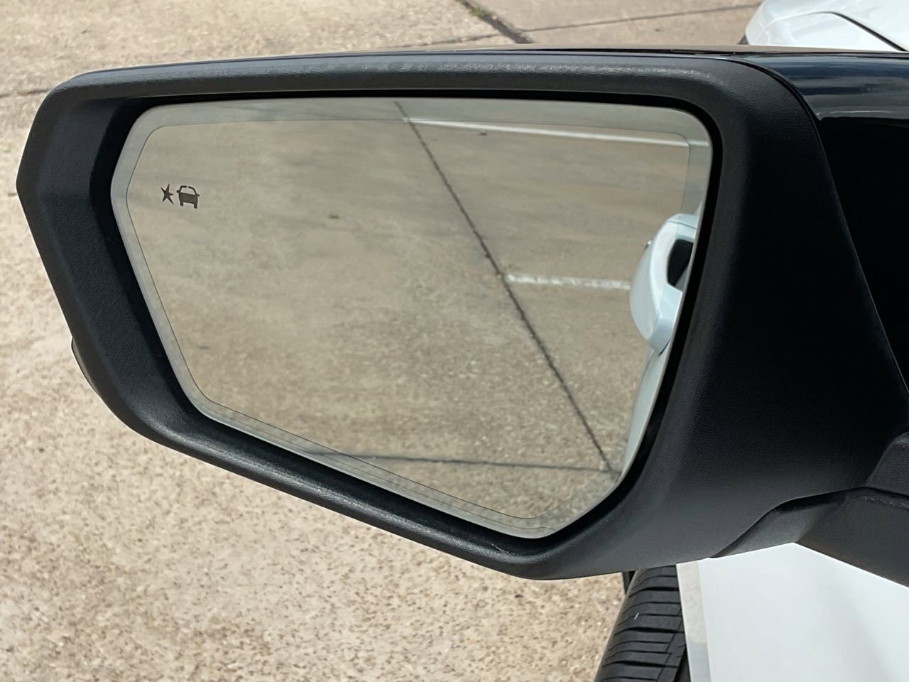 Used 2020 Chevrolet Equinox LT w/ Sport Edition image 11