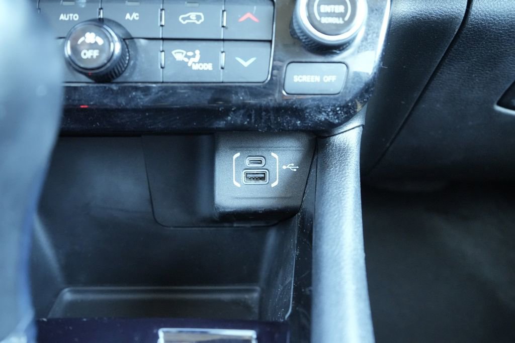 Used 2022 Jeep Compass Limited image 34