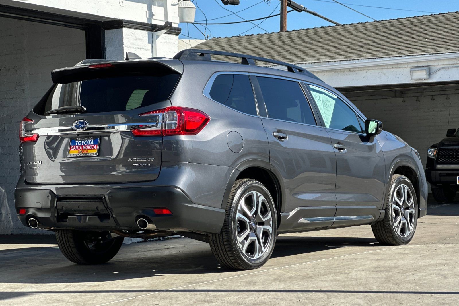 Used 2024 Subaru Ascent Limited w/ Technology Package image 4