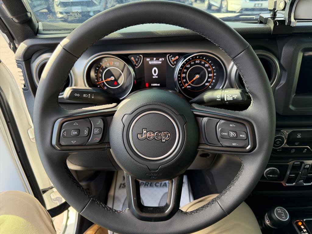 Used 2023 Jeep Gladiator Sport image 15