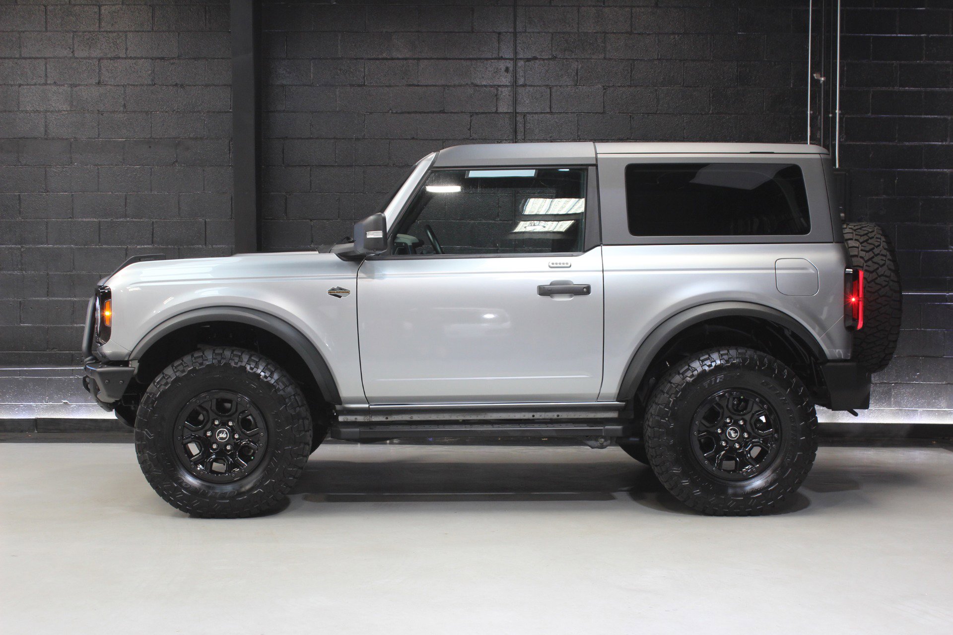 Used 2022 Ford Bronco Wildtrak image 3