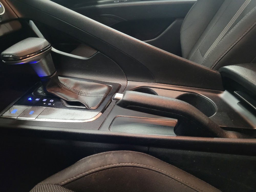 Used 2021 Hyundai Elantra SE FWD image 26