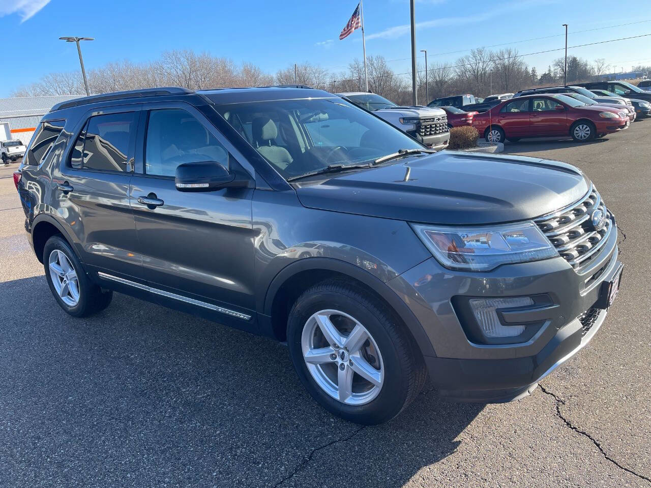 Used 2017 Ford Explorer XLT AWD/4WD image 7