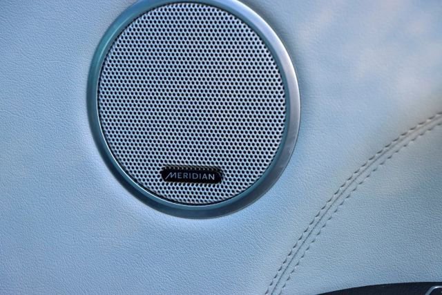 Used 2015 Land Rover Range Rover HSE image 12