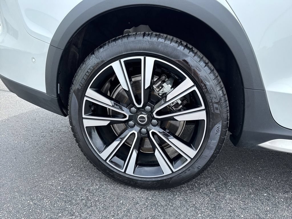 Used 2025 Volvo V60 B5 Cross Country Ultra w/ Climate Package AWD/4WD image 9