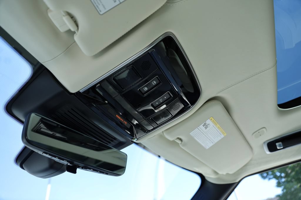 Used 2024 Land Rover Range Rover Autobiography AWD/4WD image 9