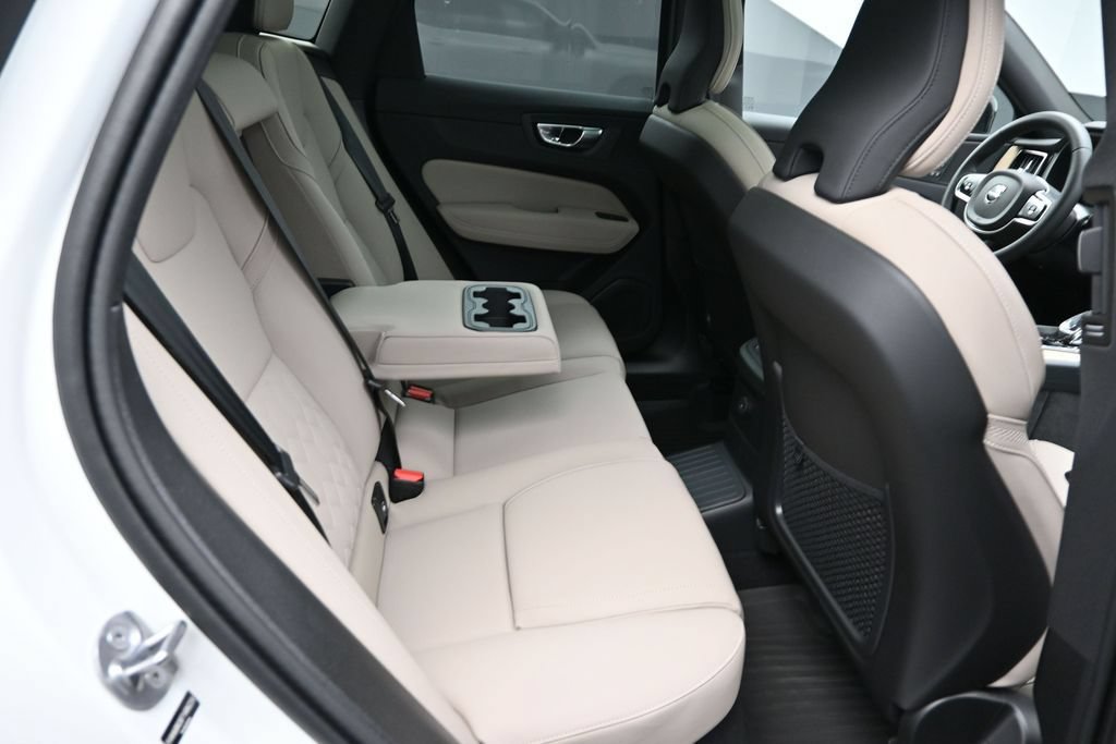 New 2026 Volvo XC60 T8 Plus w/ Climate Package PRO AWD/4WD image 18