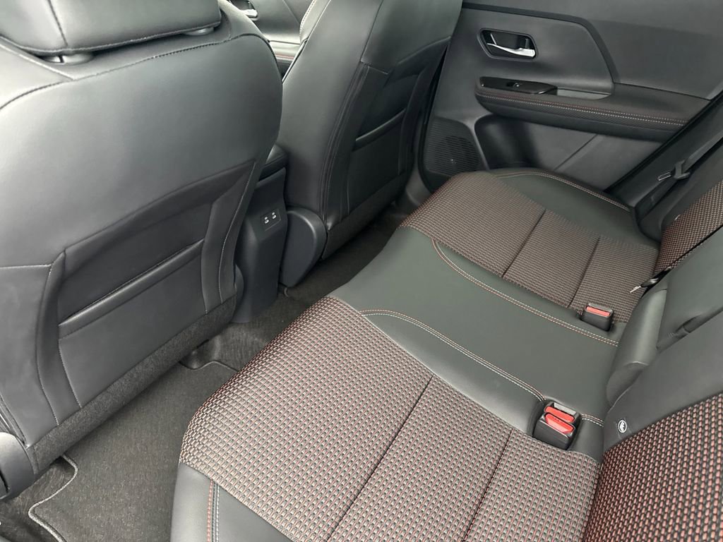 New 2025 Nissan Kicks SR FWD image 11