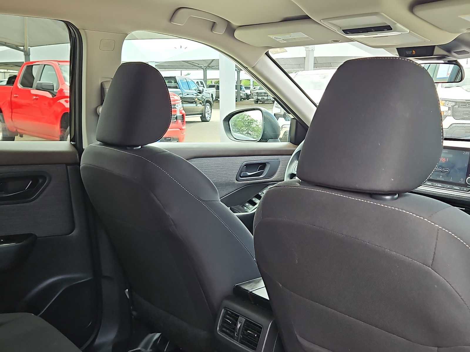 Used 2023 Nissan Rogue S FWD image 17