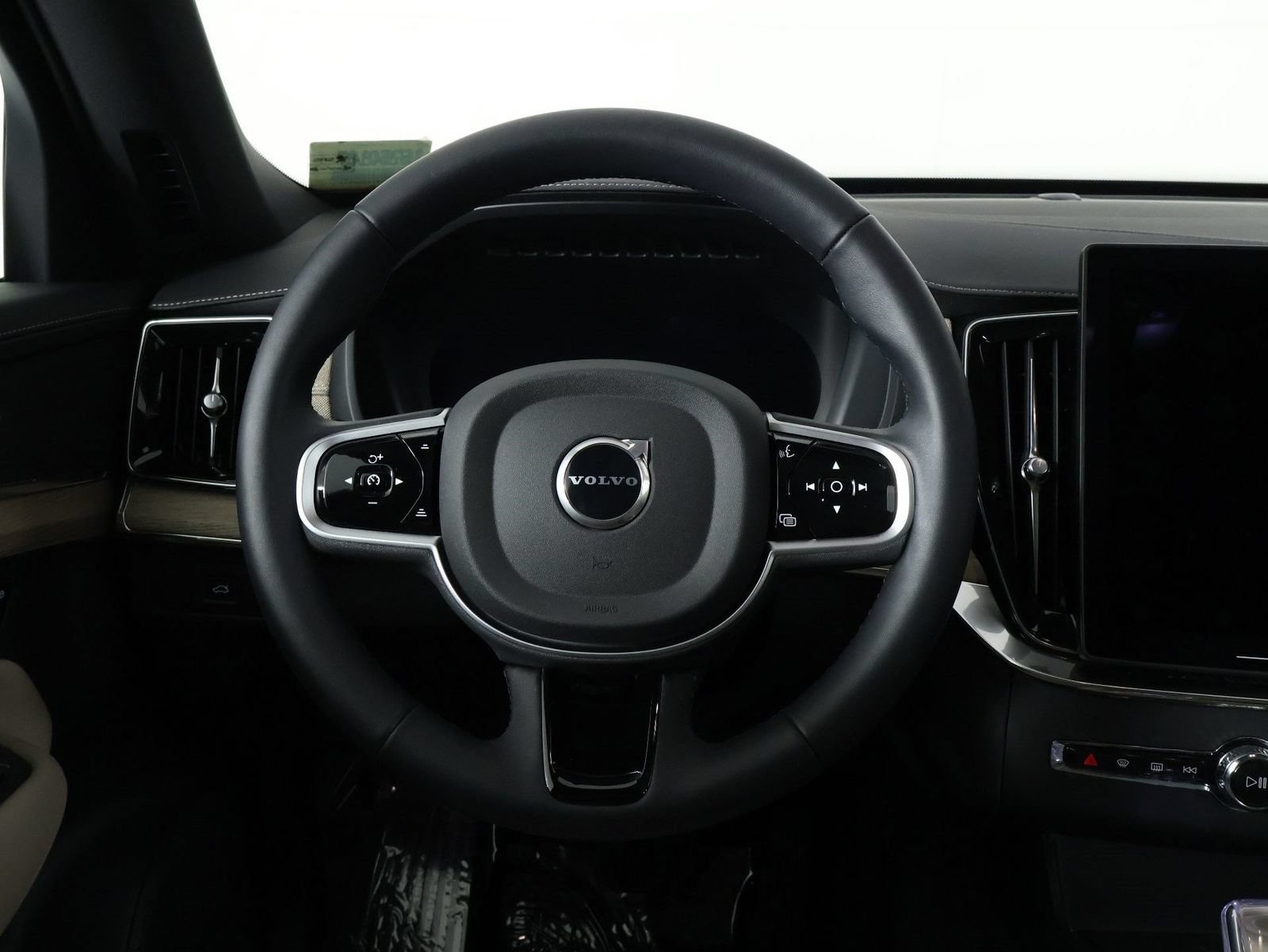 Certified 2026 Volvo XC90 B6 Plus w/ Protection Package AWD/4WD image 8