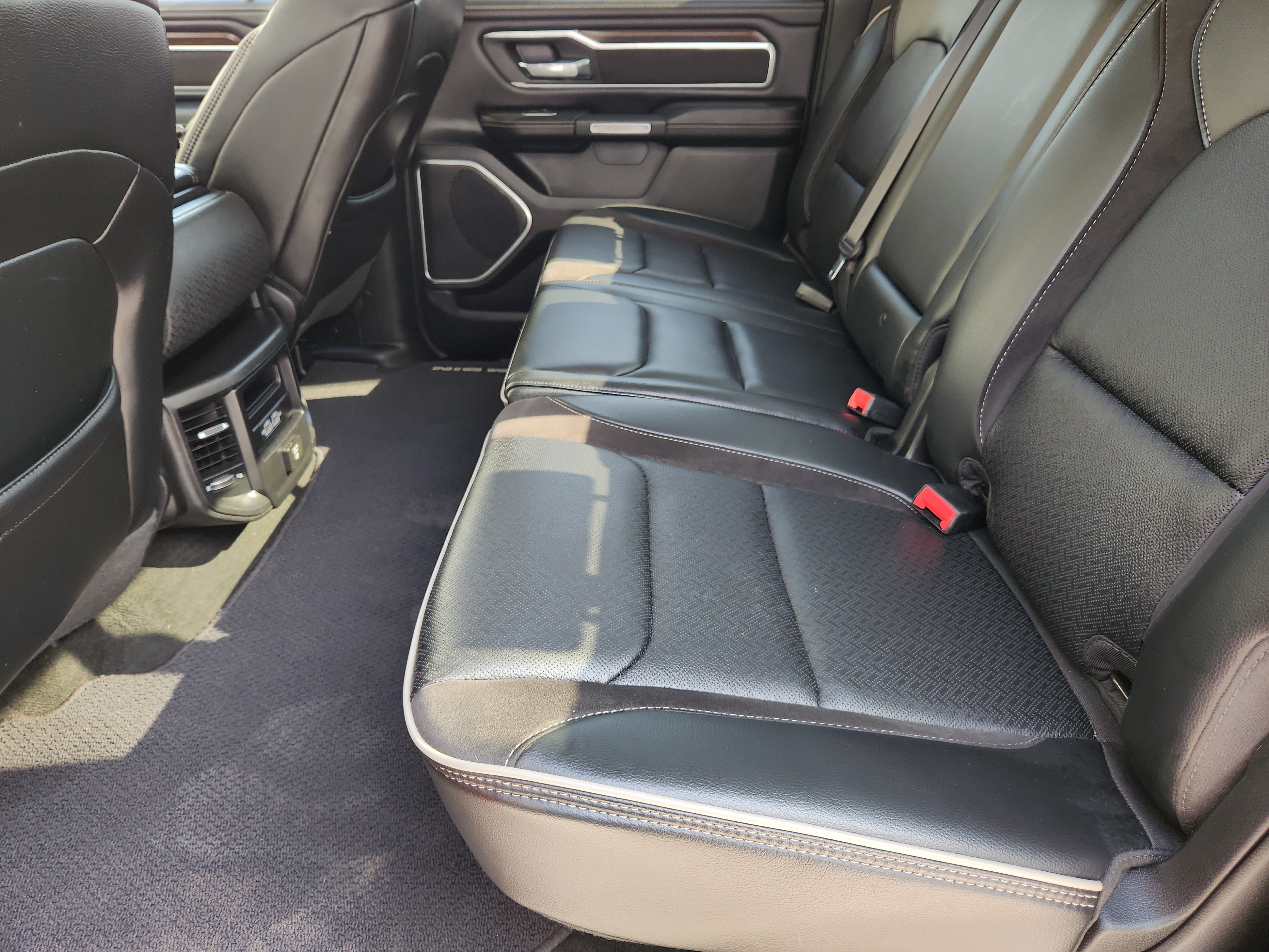 Used 2022 RAM 1500 Laramie AWD/4WD image 33