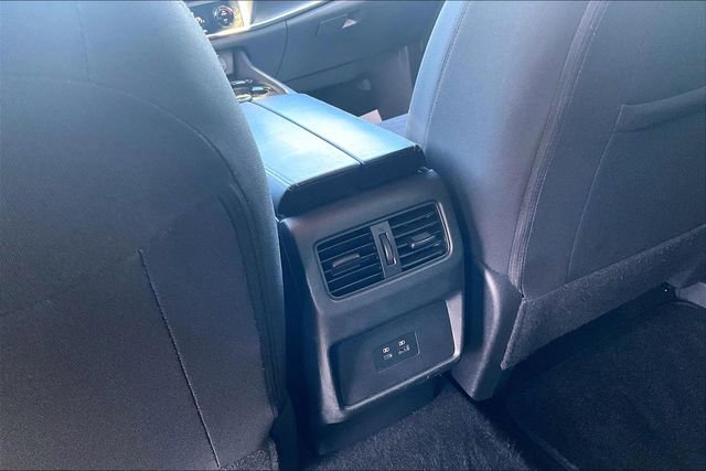 Used 2023 Nissan Rogue SV image 10