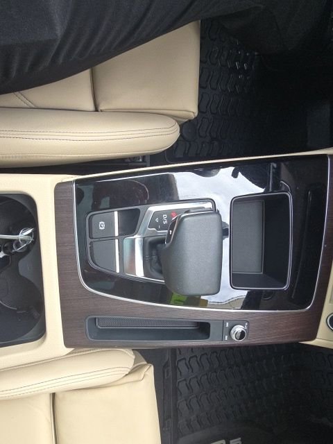 Used 2024 Audi Q5 e Premium Plus w/ Premium Plus Package image 19