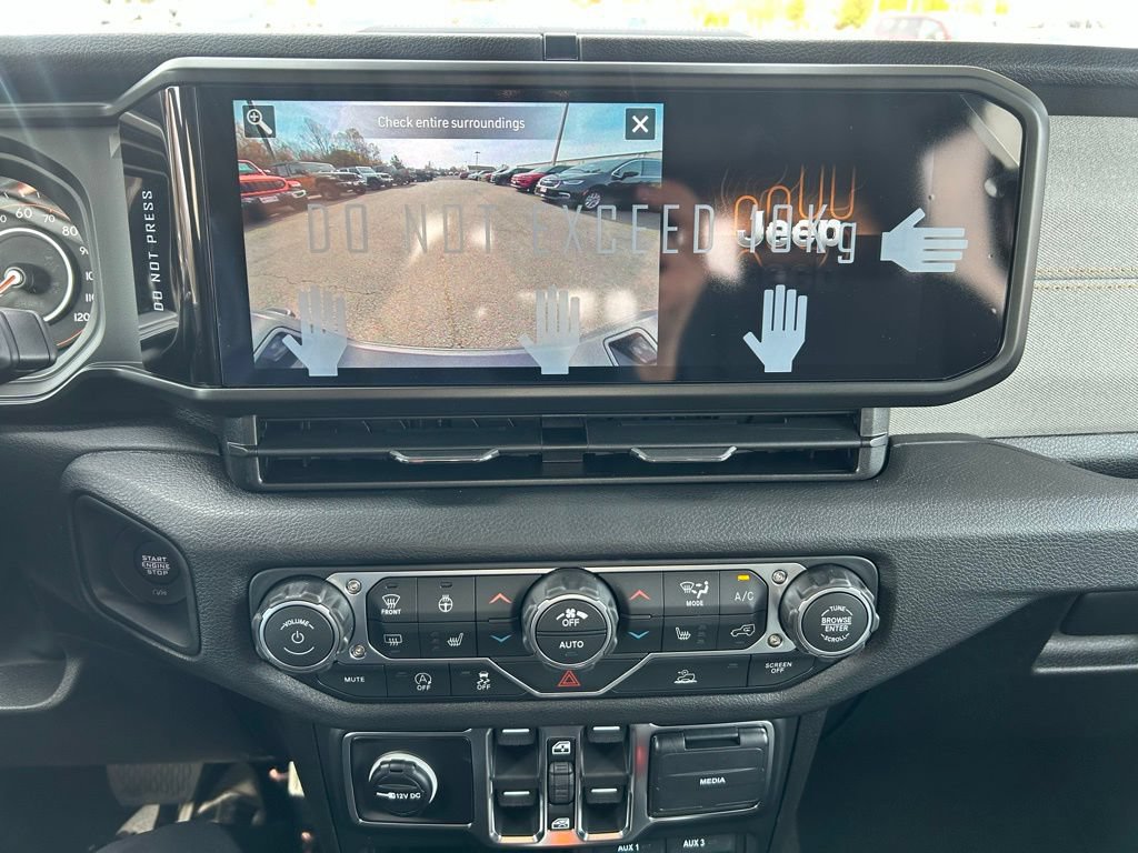 New 2026 Jeep Gladiator Sport AWD/4WD image 9