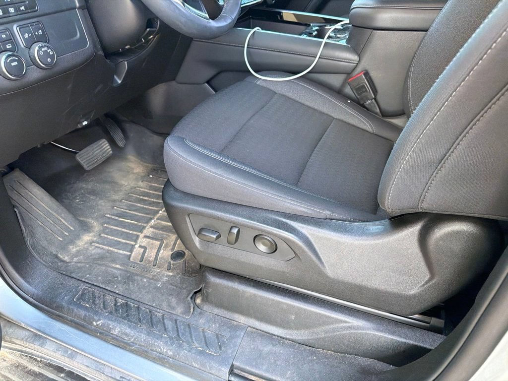 Used 2025 Chevrolet Tahoe LS AWD/4WD image 9
