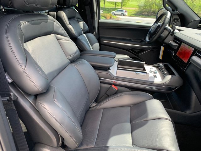 New 2026 Lincoln Navigator Reserve w/ Jet Appearance Package AWD/4WD image 18