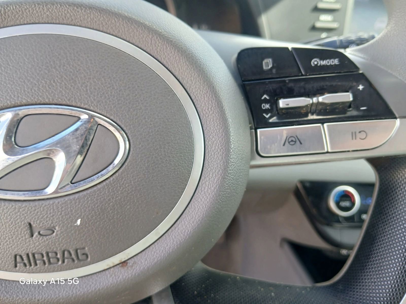Used 2023 Hyundai Elantra SEL image 30