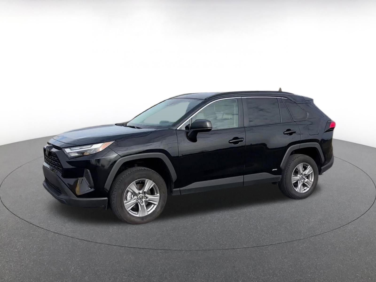 Used 2025 Toyota RAV4 LE image 8